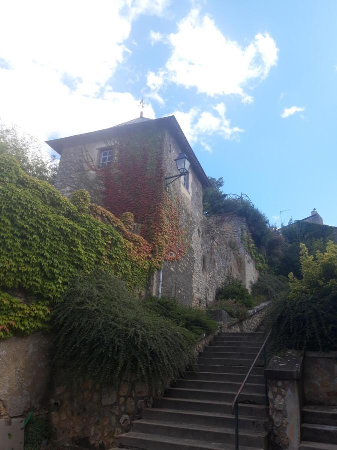 Le Voltaire Bed and Breakfast Airvault Eksteriør billede