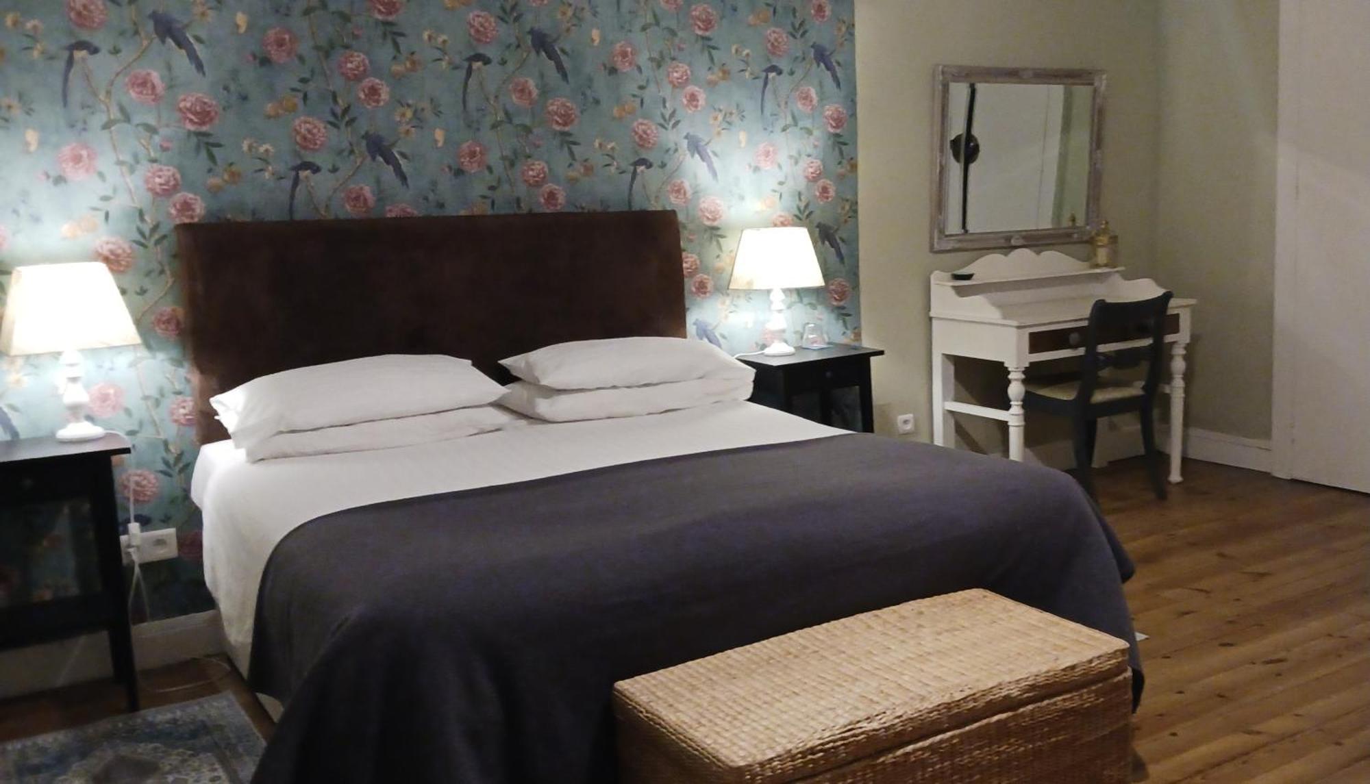 Le Voltaire Bed and Breakfast Airvault Eksteriør billede