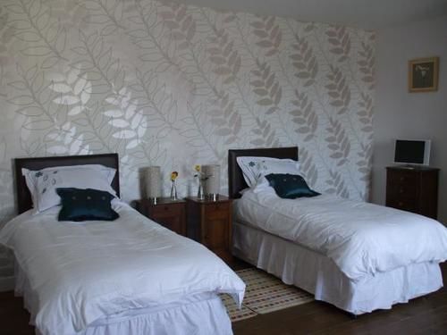 Le Voltaire Bed and Breakfast Airvault Eksteriør billede