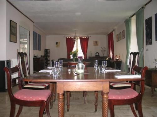 Le Voltaire Bed and Breakfast Airvault Eksteriør billede